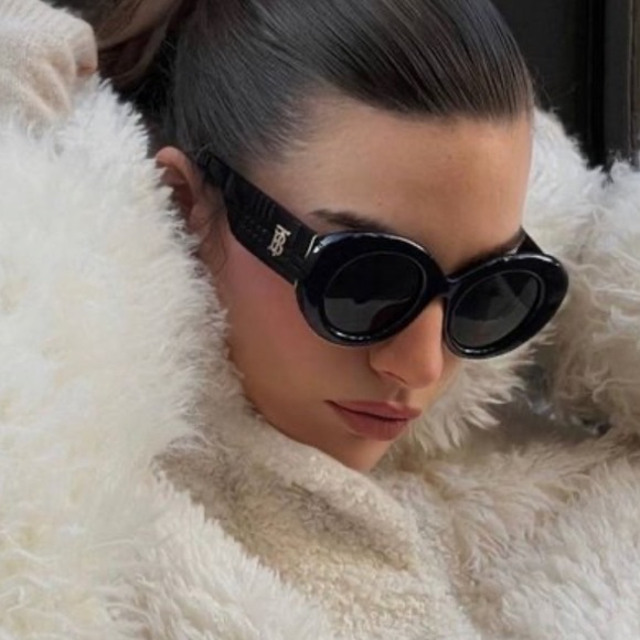 Burberry Sunglasses, New 240 - Picture 3 of 6